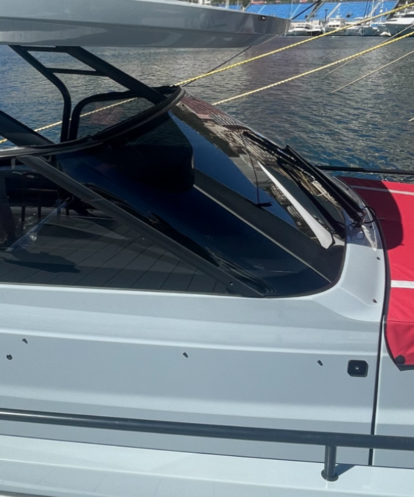 Windscreens for yachts, powerboats and sailing boats